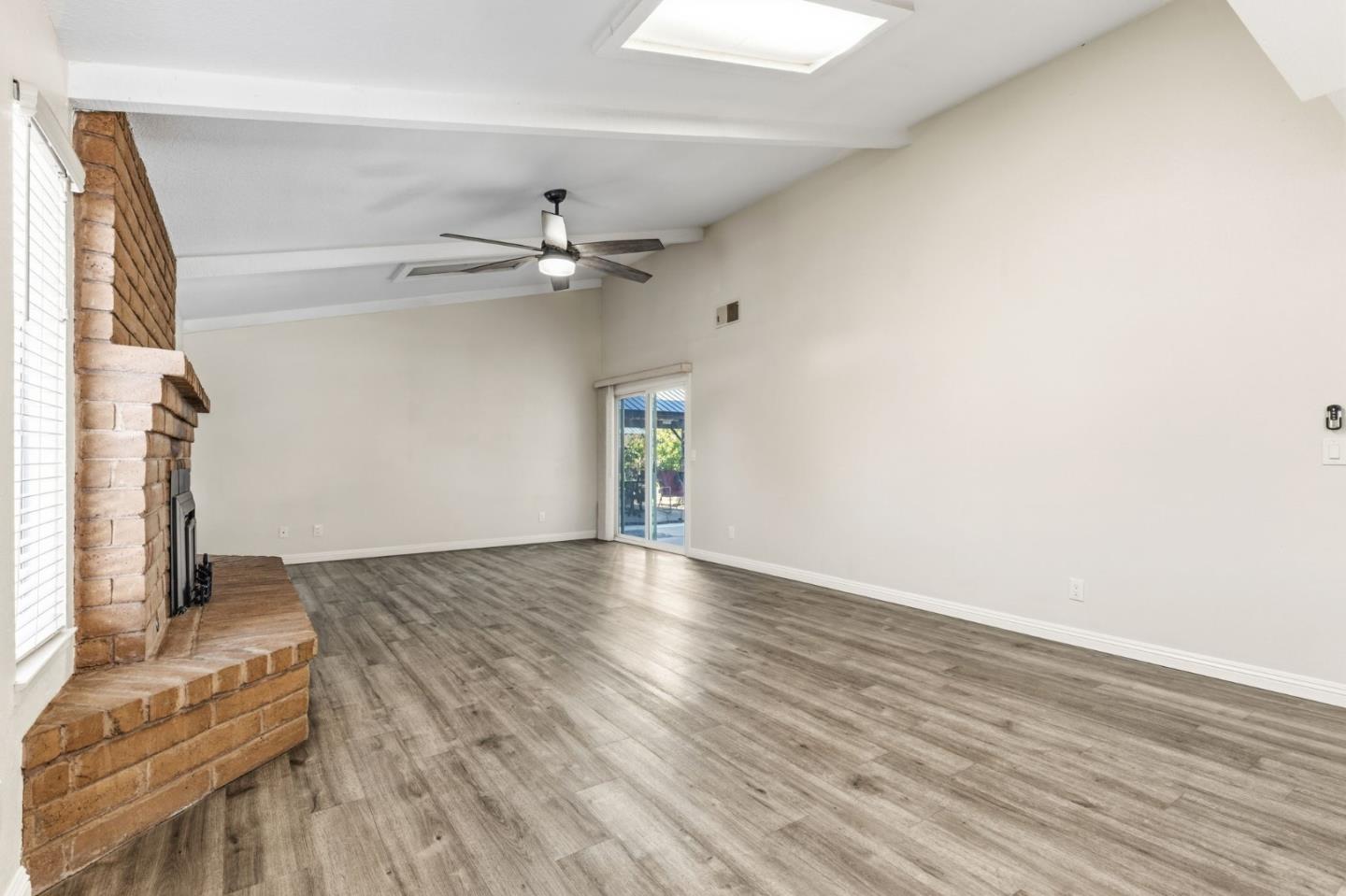 Detail Gallery Image 8 of 22 For 2409 Lavon Ln, Ceres,  CA 95307 - 3 Beds | 2 Baths