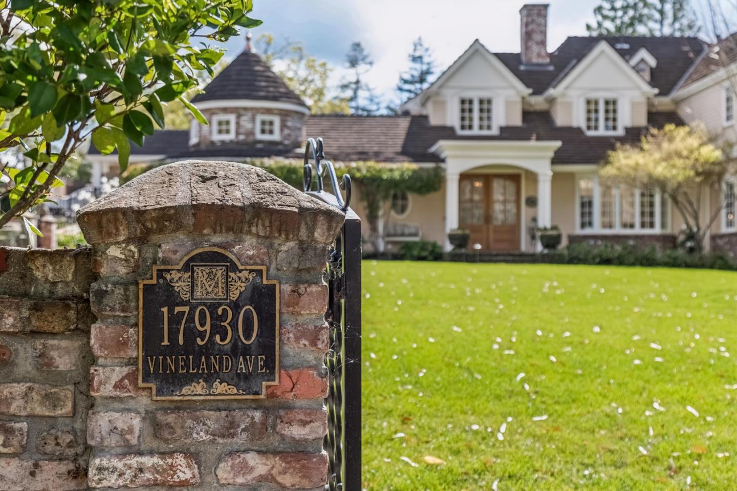 Detail Gallery Image 10 of 161 For 17930 Vineland Ave, Monte Sereno,  CA 95030 - 5 Beds | 5/2 Baths