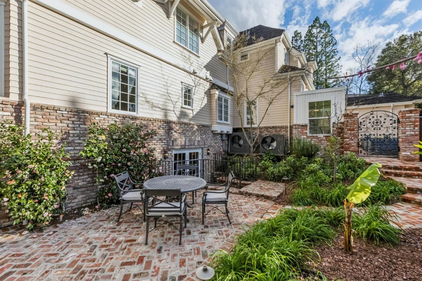 Detail Gallery Image 136 of 161 For 17930 Vineland Ave, Monte Sereno,  CA 95030 - 5 Beds | 5/2 Baths