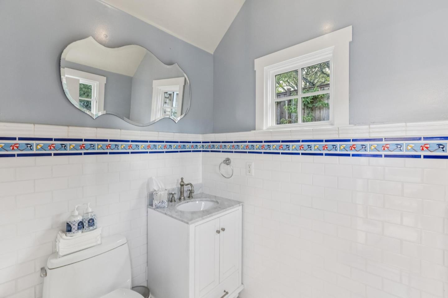 Detail Gallery Image 149 of 161 For 17930 Vineland Ave, Monte Sereno,  CA 95030 - 5 Beds | 5/2 Baths