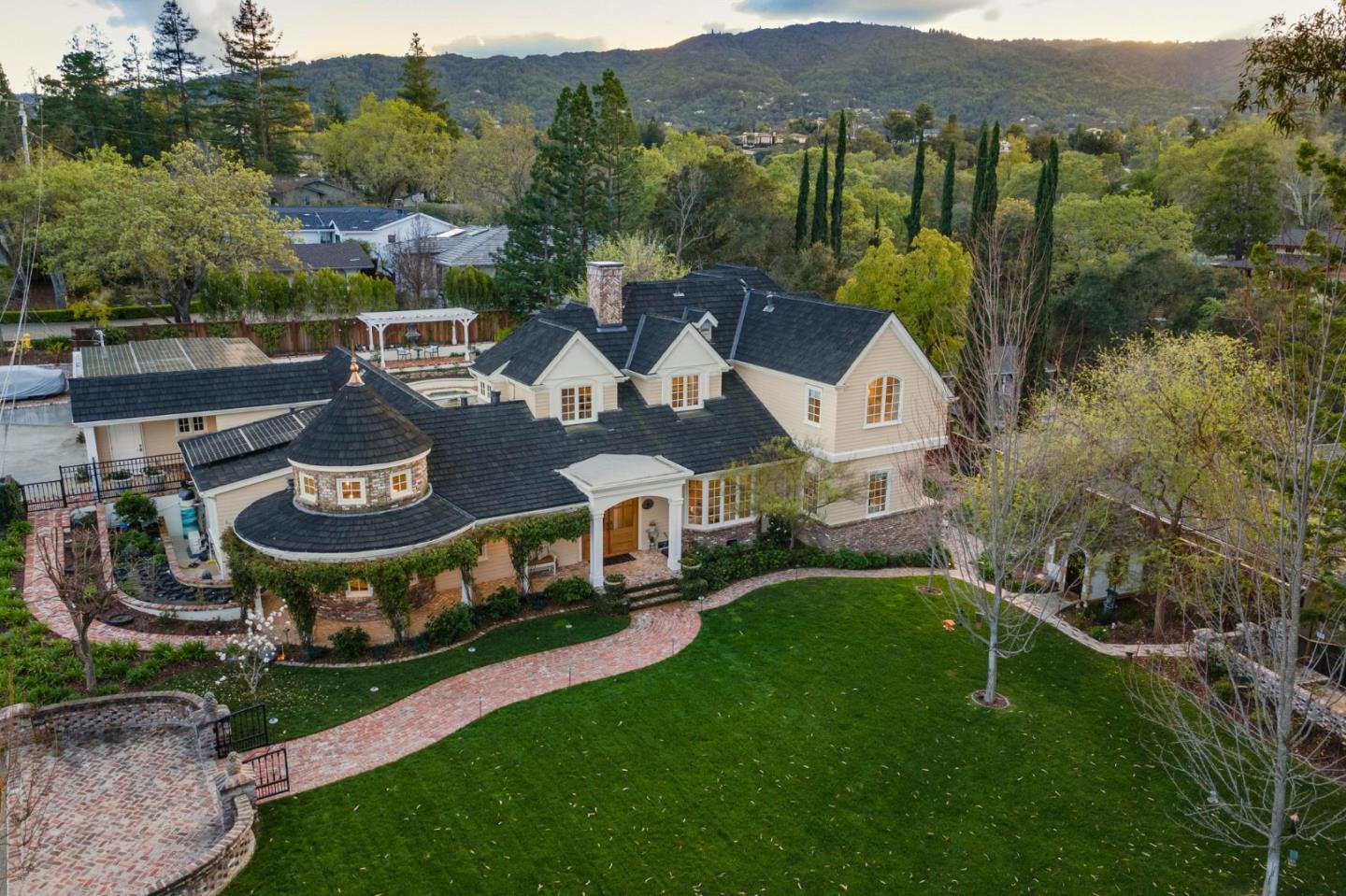 Detail Gallery Image 2 of 161 For 17930 Vineland Ave, Monte Sereno,  CA 95030 - 5 Beds | 5/2 Baths