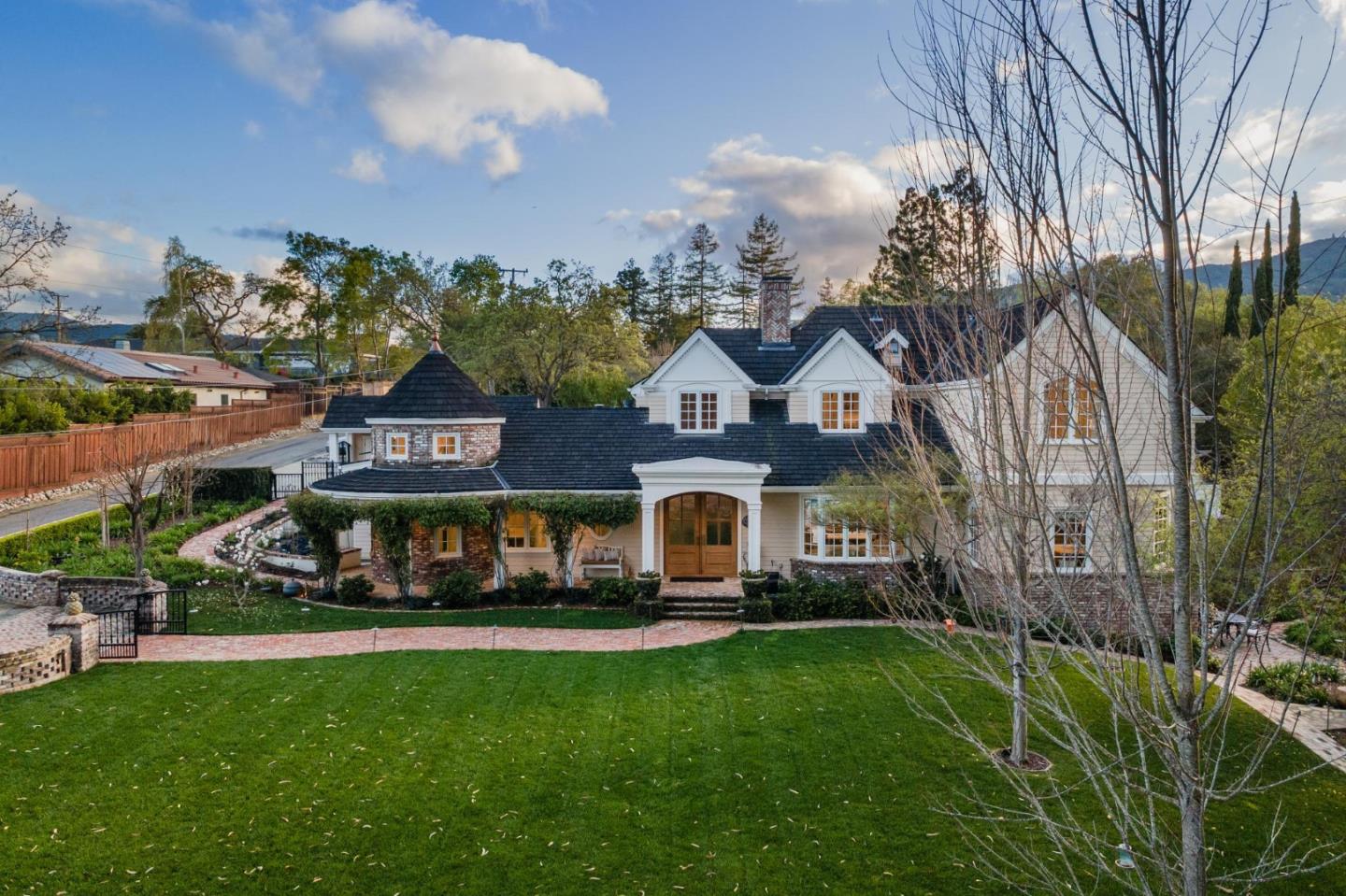 Detail Gallery Image 3 of 161 For 17930 Vineland Ave, Monte Sereno,  CA 95030 - 5 Beds | 5/2 Baths