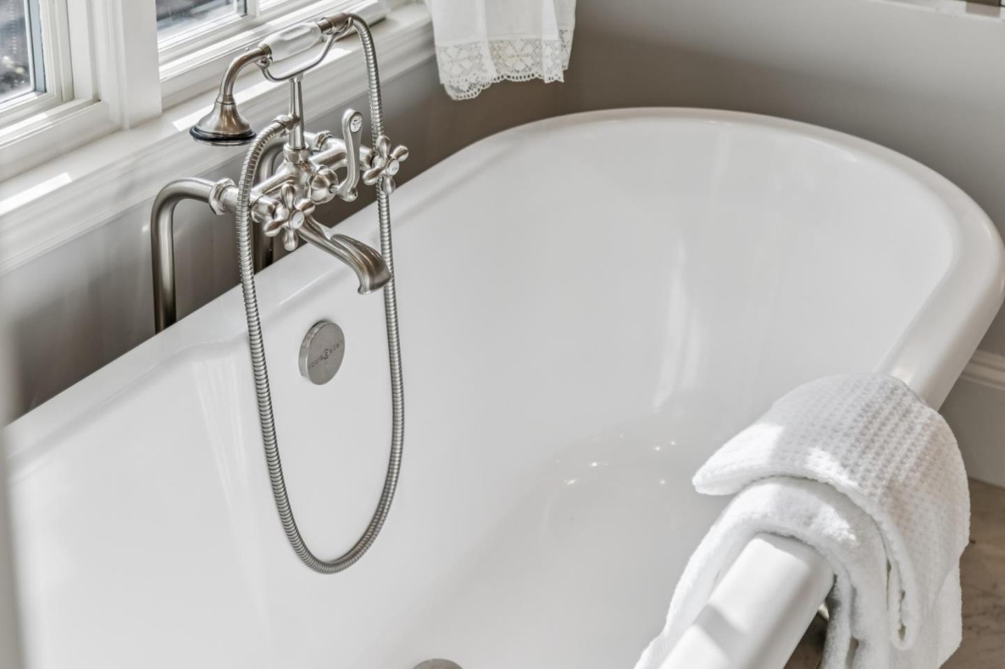 Detail Gallery Image 59 of 161 For 17930 Vineland Ave, Monte Sereno,  CA 95030 - 5 Beds | 5/2 Baths