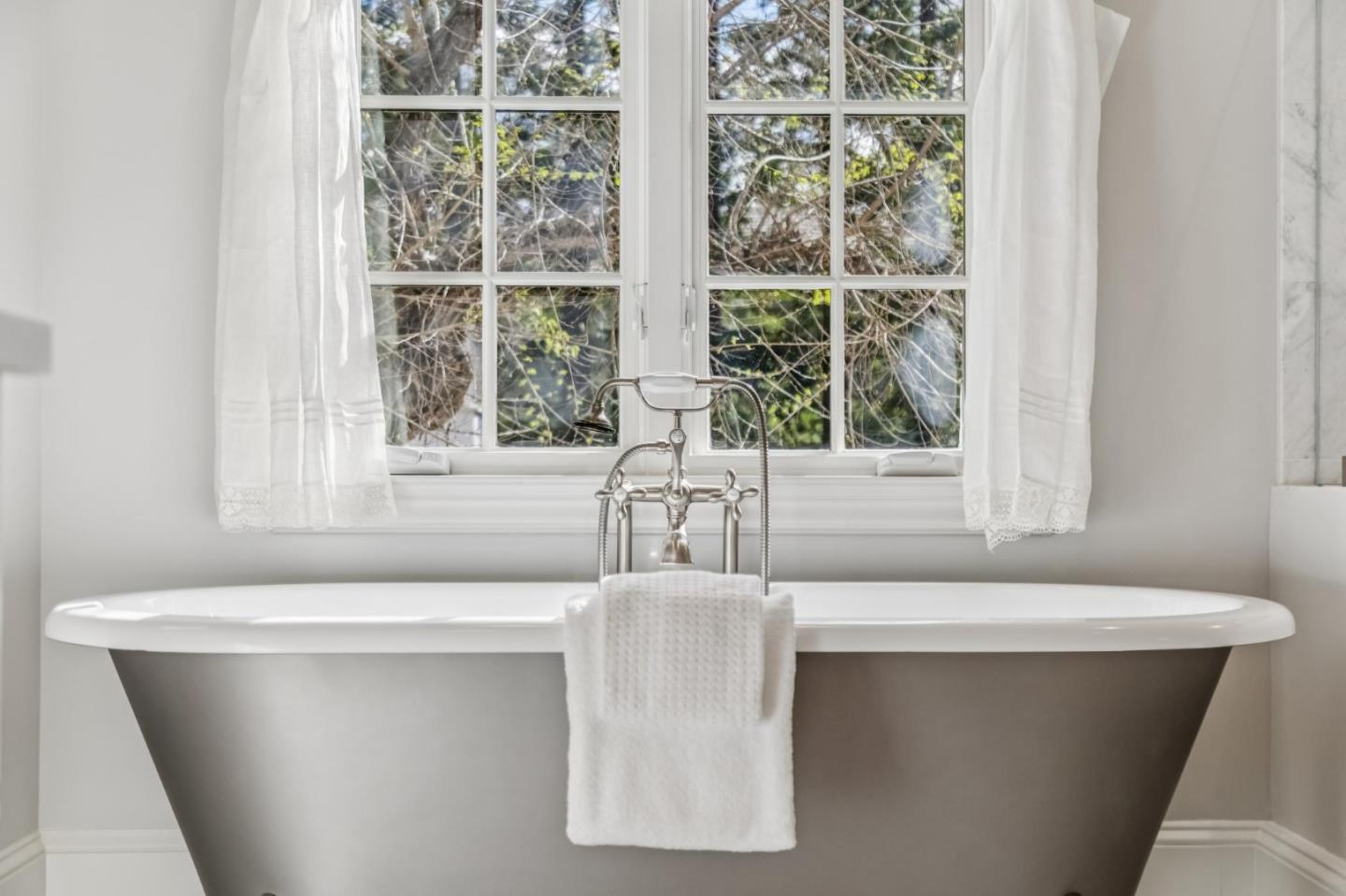 Detail Gallery Image 60 of 161 For 17930 Vineland Ave, Monte Sereno,  CA 95030 - 5 Beds | 5/2 Baths