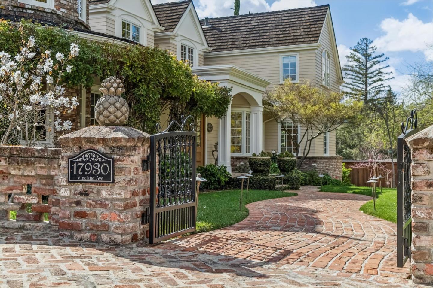 Detail Gallery Image 7 of 161 For 17930 Vineland Ave, Monte Sereno,  CA 95030 - 5 Beds | 5/2 Baths