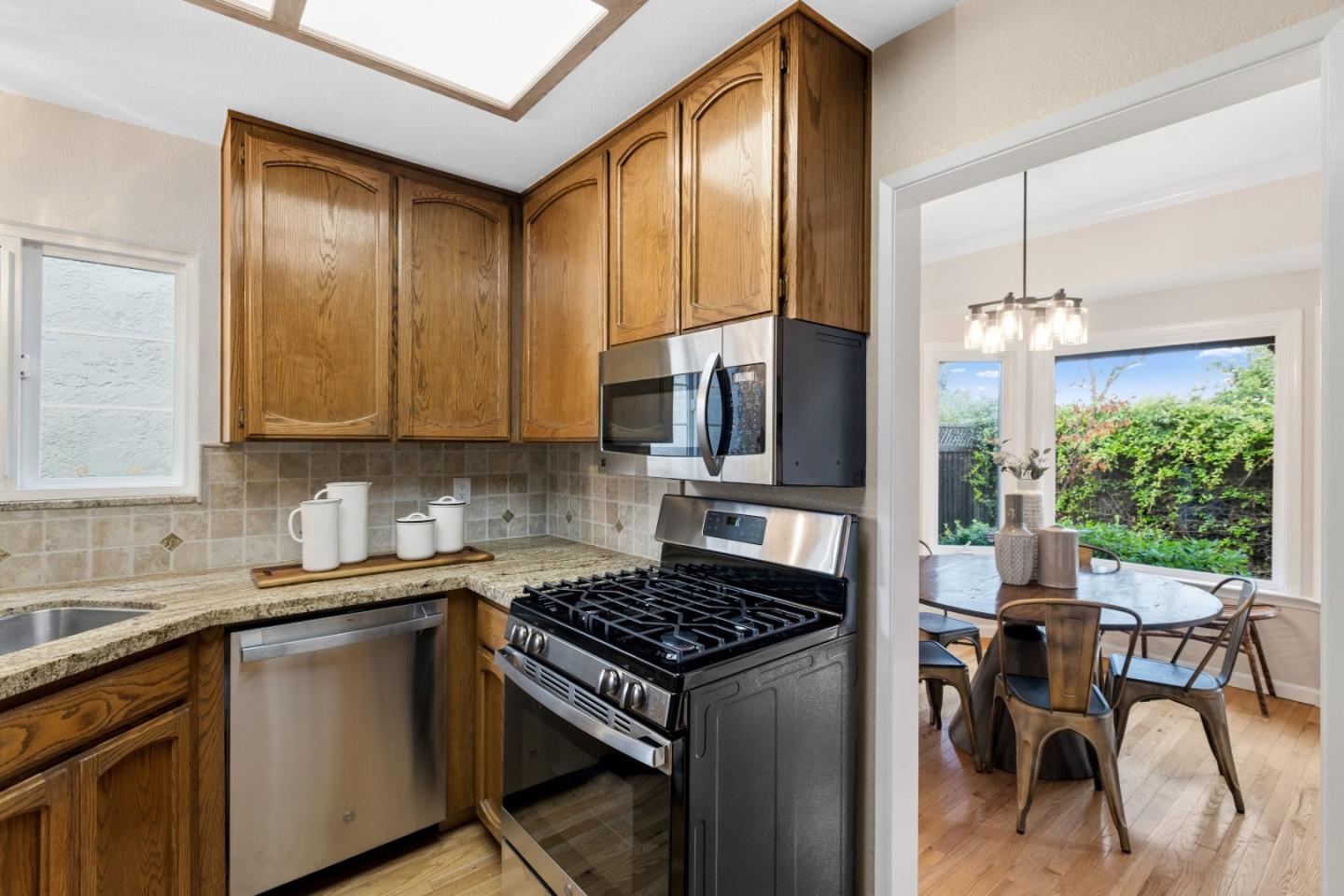 Detail Gallery Image 13 of 31 For 1292 Foxwood Way, San Jose,  CA 95118 - 3 Beds | 2/1 Baths