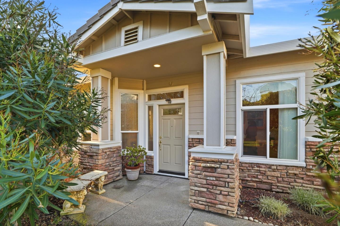 Detail Gallery Image 3 of 67 For 9050 Village View Loop, San Jose,  CA 95135 - 2 Beds | 2/1 Baths