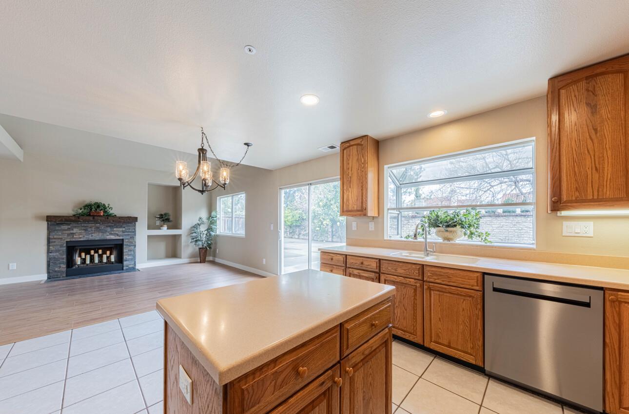 Detail Gallery Image 14 of 43 For 10 Rex Cir, Salinas,  CA 93906 - 5 Beds | 3 Baths