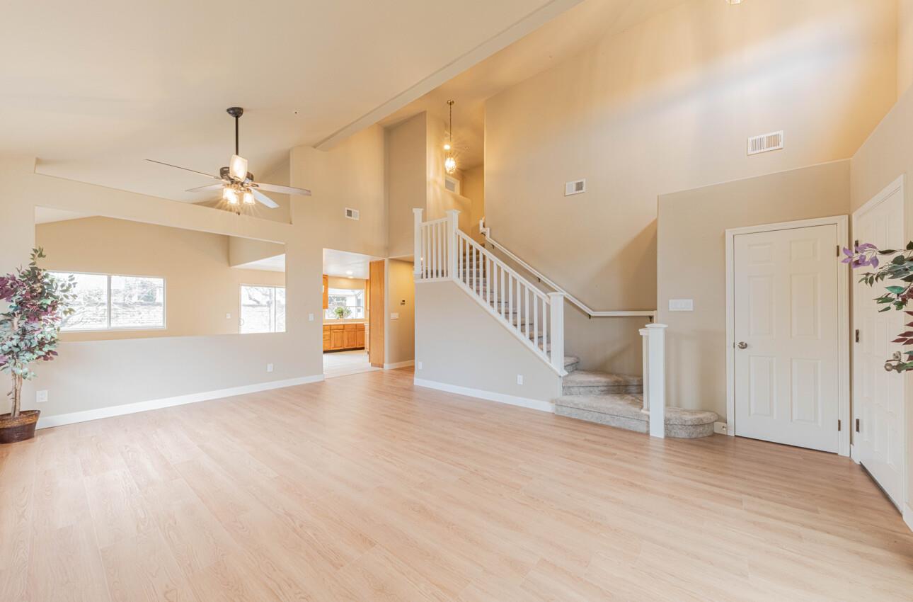 Detail Gallery Image 6 of 43 For 10 Rex Cir, Salinas,  CA 93906 - 5 Beds | 3 Baths