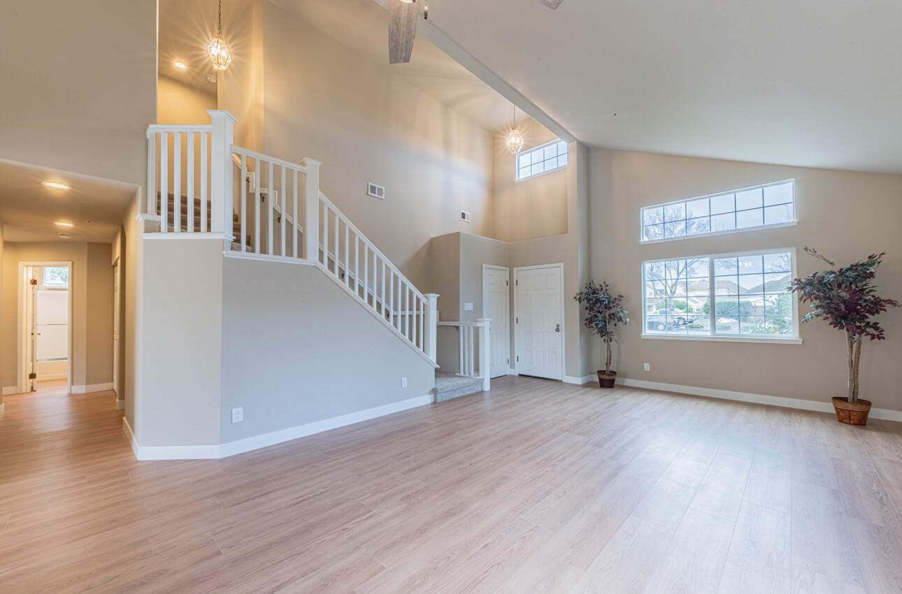 Detail Gallery Image 7 of 43 For 10 Rex Cir, Salinas,  CA 93906 - 5 Beds | 3 Baths