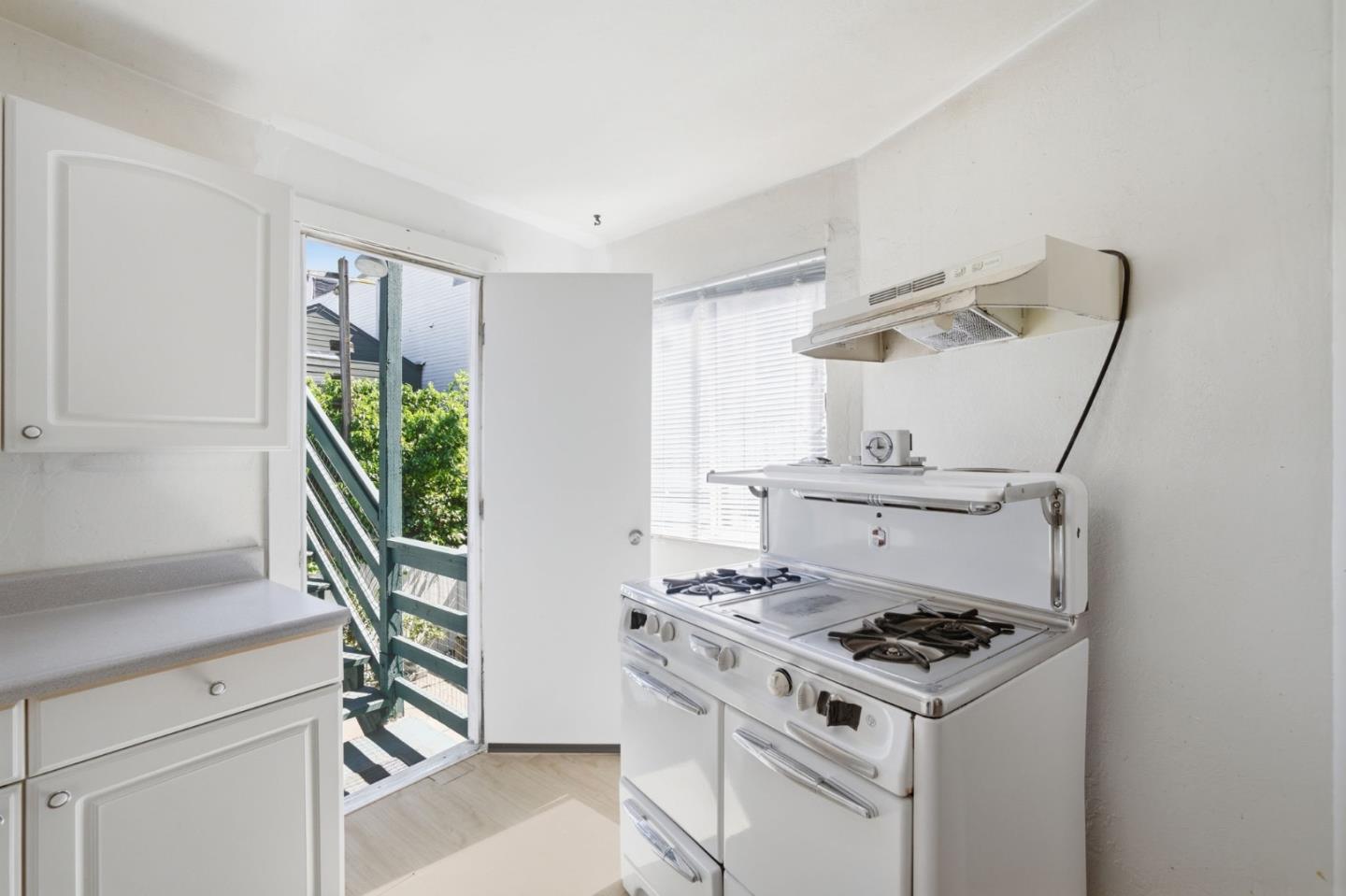 Detail Gallery Image 27 of 65 For 2325-2327 Bryant St, San Francisco,  CA 94110 - – Beds | – Baths