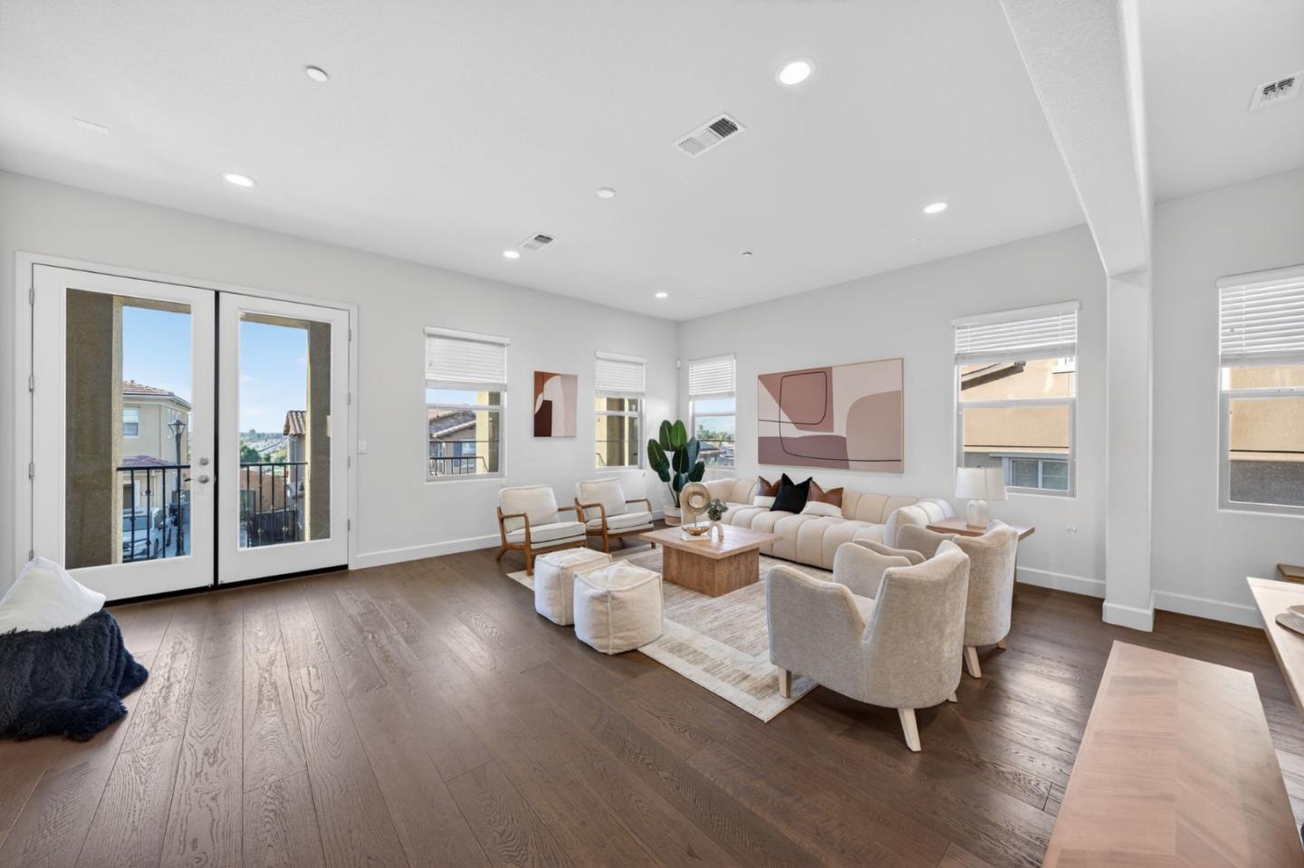 Detail Gallery Image 12 of 70 For 1414 Cottlestone Ct, San Jose,  CA 95121 - 5 Beds | 3/1 Baths