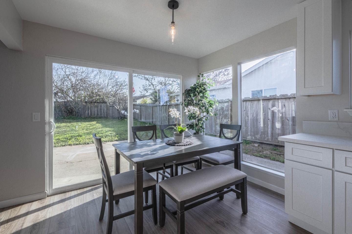 Detail Gallery Image 10 of 29 For 18594 Northridge Dr, Salinas,  CA 93906 - 3 Beds | 2 Baths