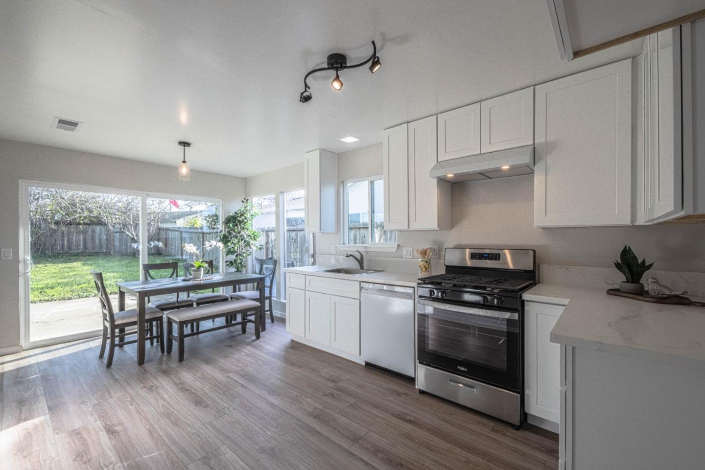 Detail Gallery Image 12 of 29 For 18594 Northridge Dr, Salinas,  CA 93906 - 3 Beds | 2 Baths