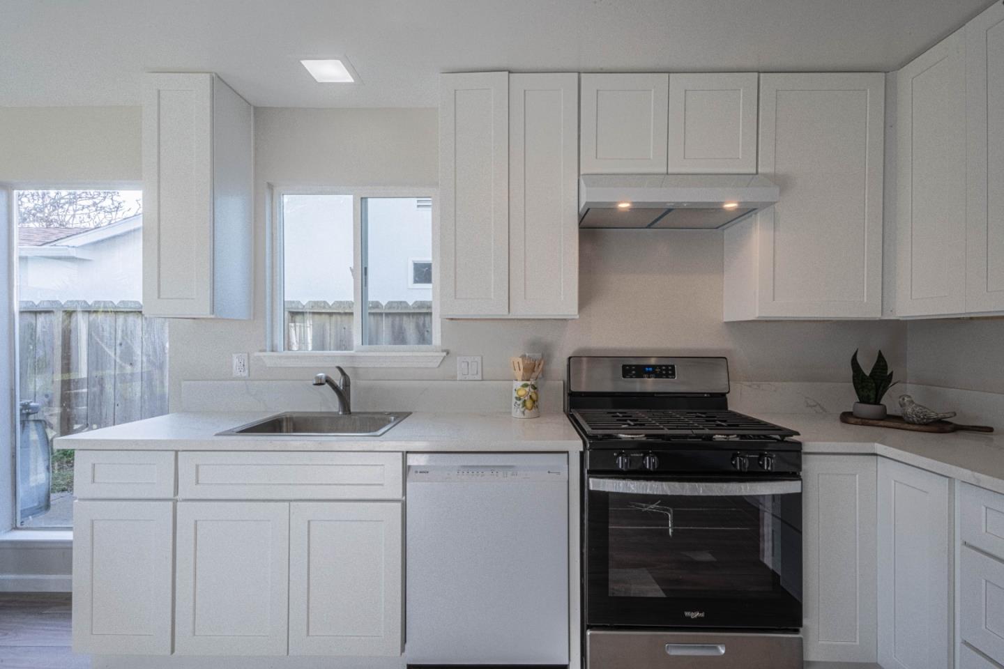 Detail Gallery Image 13 of 29 For 18594 Northridge Dr, Salinas,  CA 93906 - 3 Beds | 2 Baths