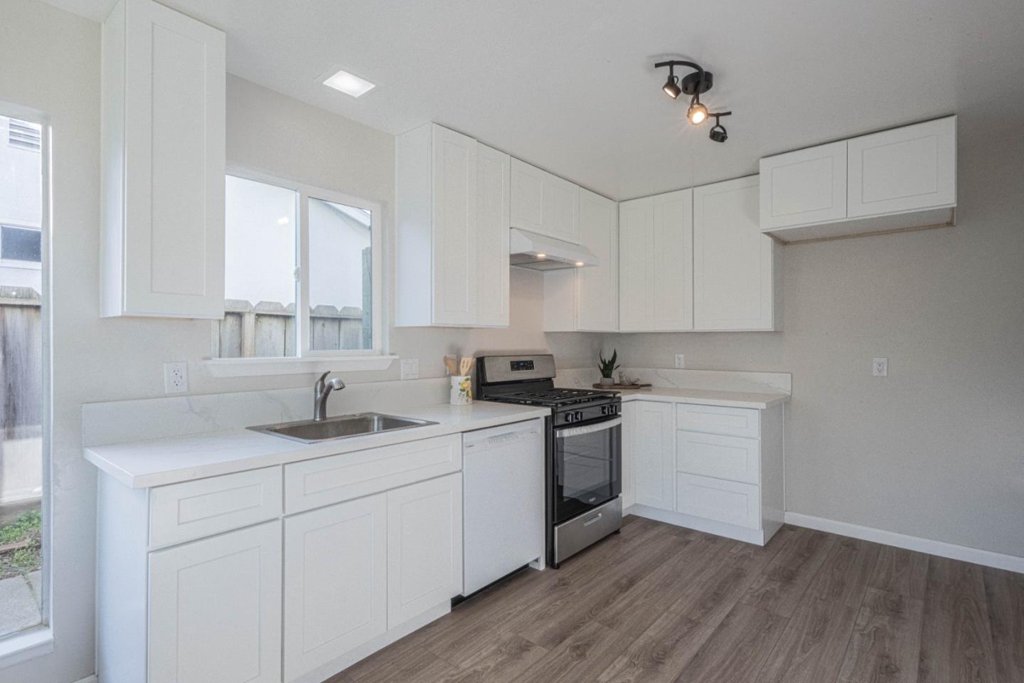 Detail Gallery Image 14 of 29 For 18594 Northridge Dr, Salinas,  CA 93906 - 3 Beds | 2 Baths