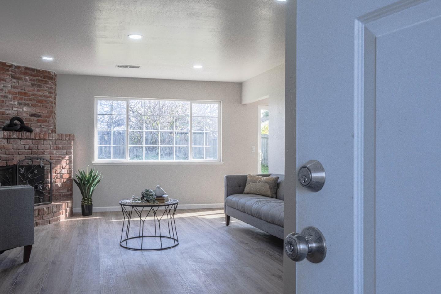 Detail Gallery Image 4 of 29 For 18594 Northridge Dr, Salinas,  CA 93906 - 3 Beds | 2 Baths