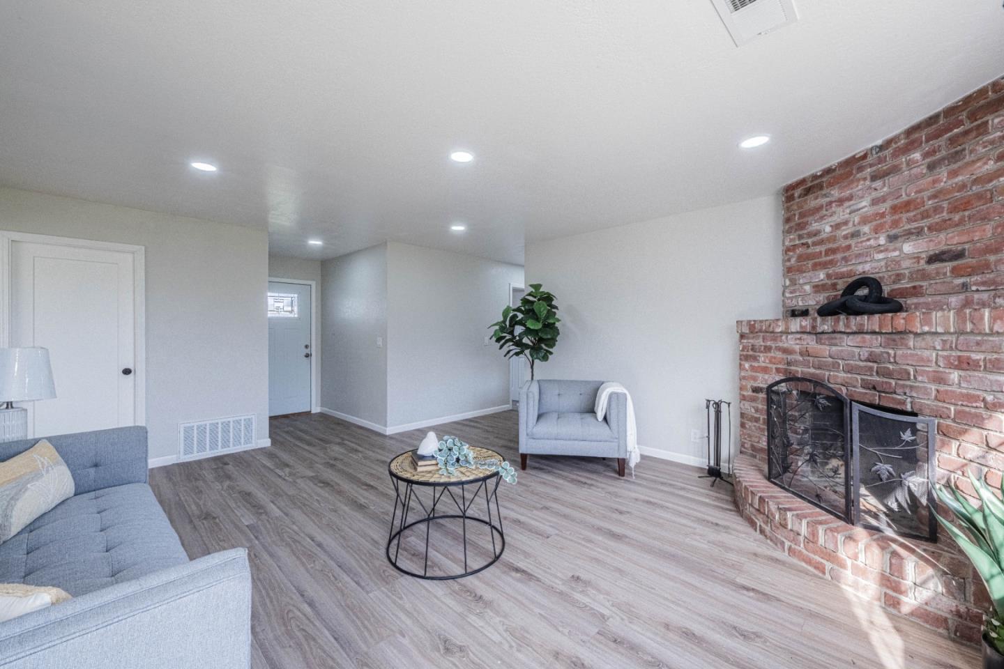 Detail Gallery Image 6 of 29 For 18594 Northridge Dr, Salinas,  CA 93906 - 3 Beds | 2 Baths