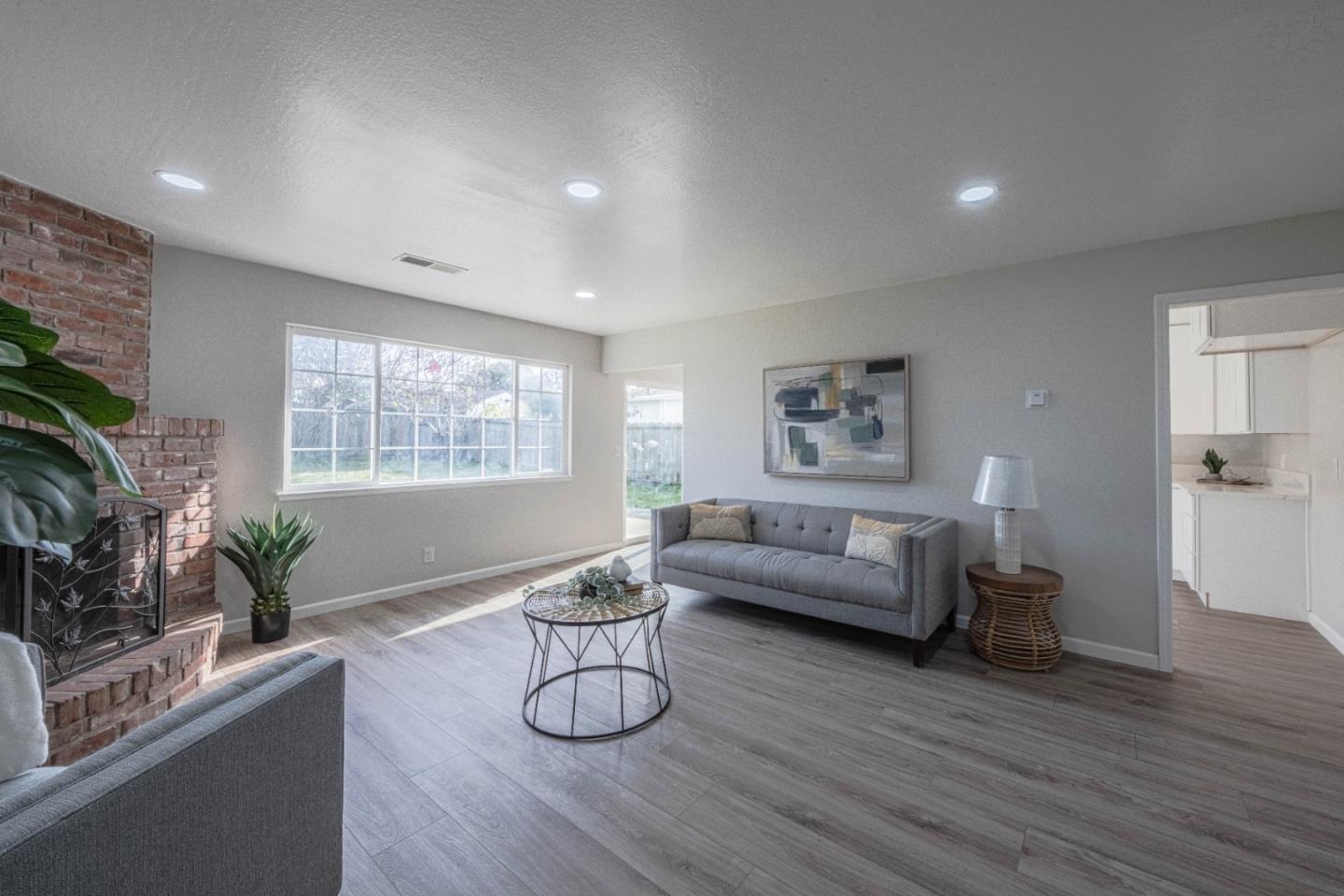 Detail Gallery Image 7 of 29 For 18594 Northridge Dr, Salinas,  CA 93906 - 3 Beds | 2 Baths