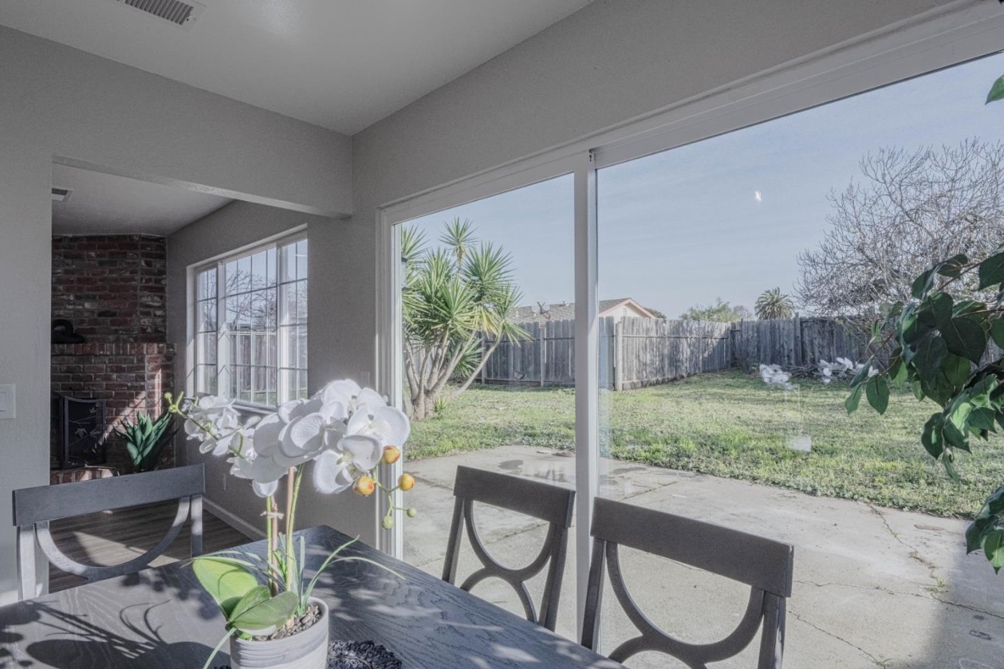 Detail Gallery Image 9 of 29 For 18594 Northridge Dr, Salinas,  CA 93906 - 3 Beds | 2 Baths