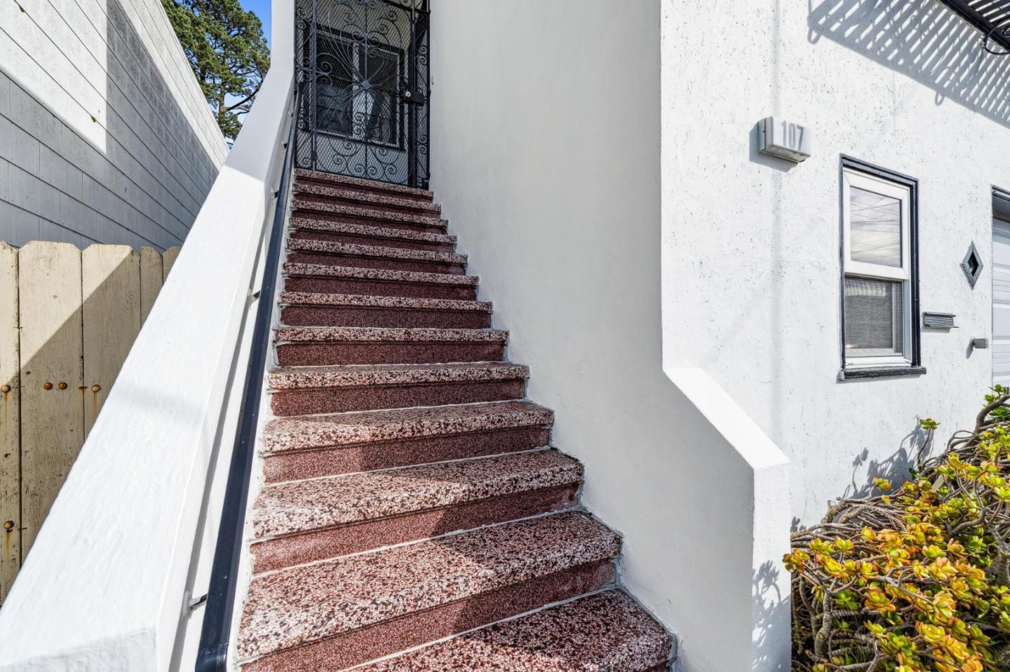 Detail Gallery Image 7 of 46 For 107 Wyandotte Ave, Daly City,  CA 94014 - 3 Beds | 2 Baths