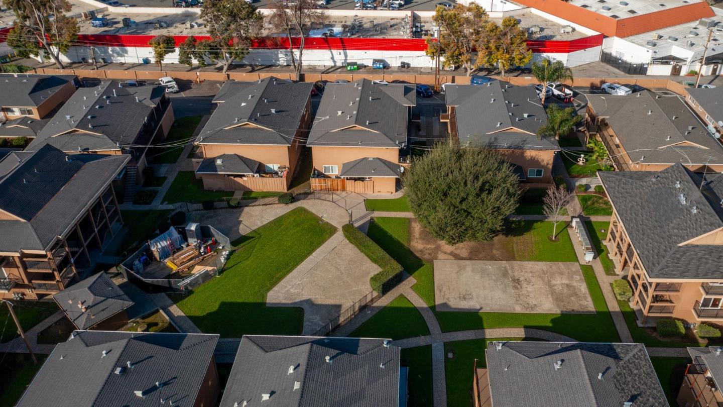 Detail Gallery Image 12 of 16 For 110 Roundtable #19 Dr, San Jose,  CA 95111 - – Beds | – Baths