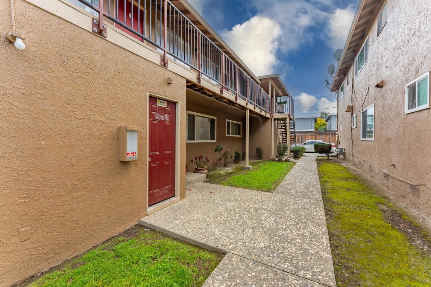 Detail Gallery Image 2 of 16 For 110 Roundtable #19 Dr, San Jose,  CA 95111 - – Beds | – Baths