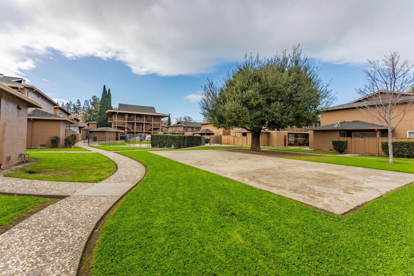 Detail Gallery Image 5 of 16 For 110 Roundtable #19 Dr, San Jose,  CA 95111 - – Beds | – Baths