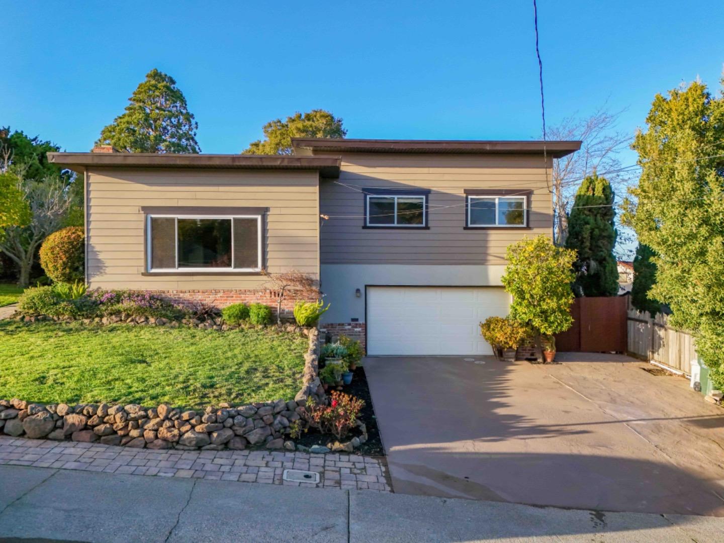 Detail Gallery Image 2 of 69 For 520 Park Blvd, Millbrae,  CA 94030 - 3 Beds | 3 Baths