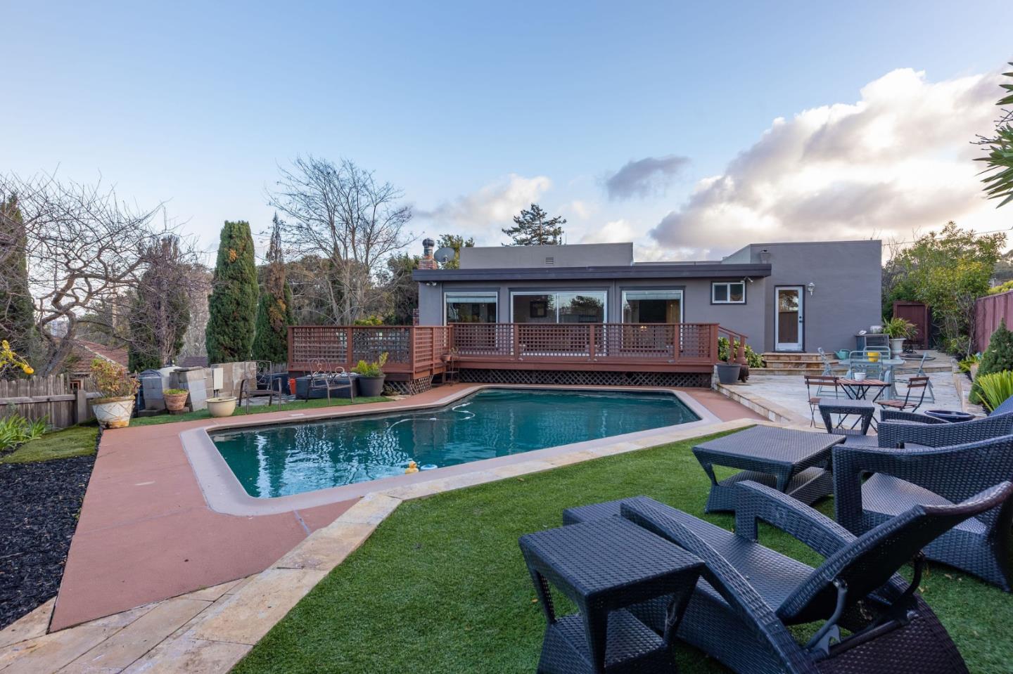 Detail Gallery Image 4 of 69 For 520 Park Blvd, Millbrae,  CA 94030 - 3 Beds | 3 Baths