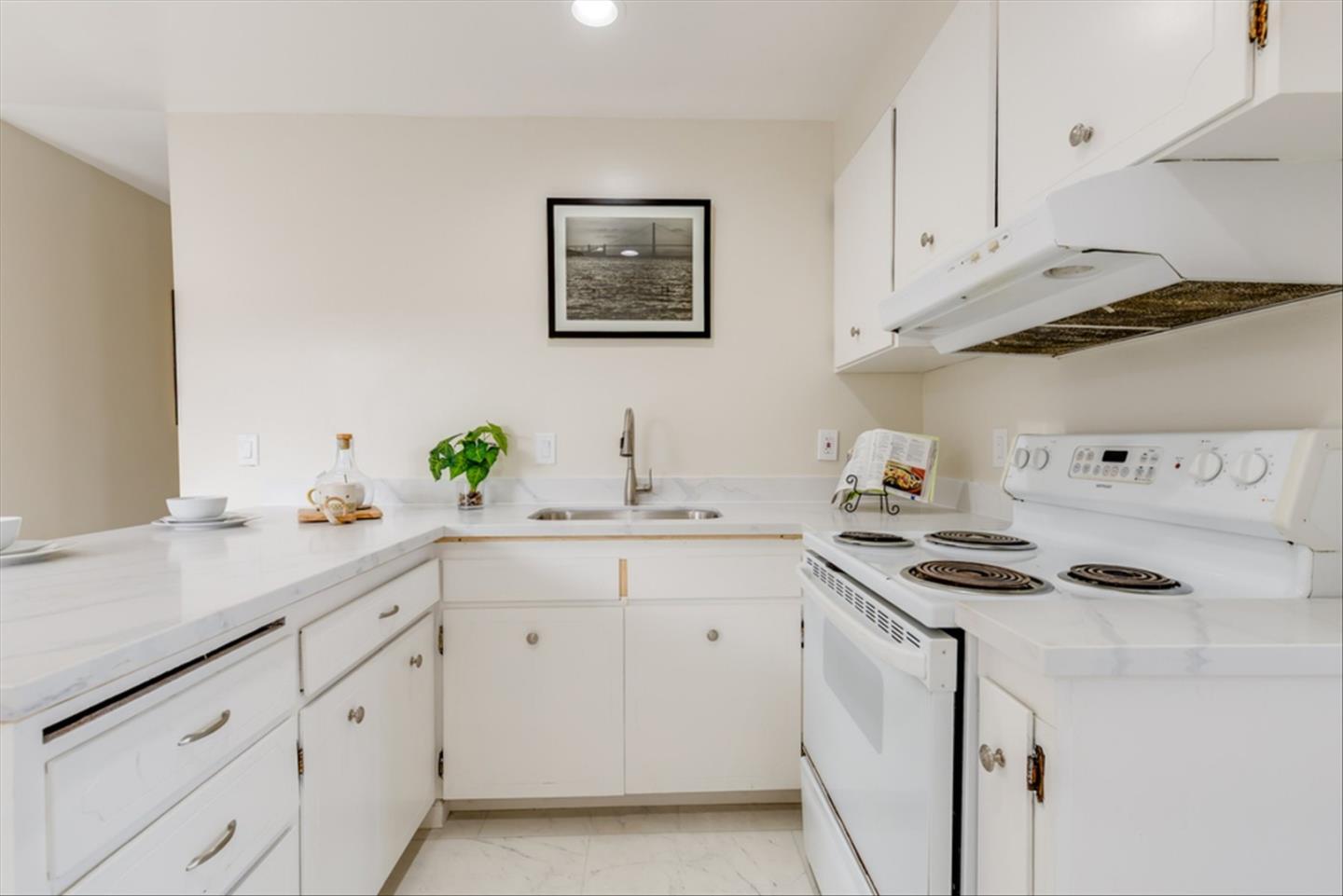 Detail Gallery Image 10 of 31 For 102 Cherry Ave, South San Francisco,  CA 94080 - 4 Beds | 1 Baths