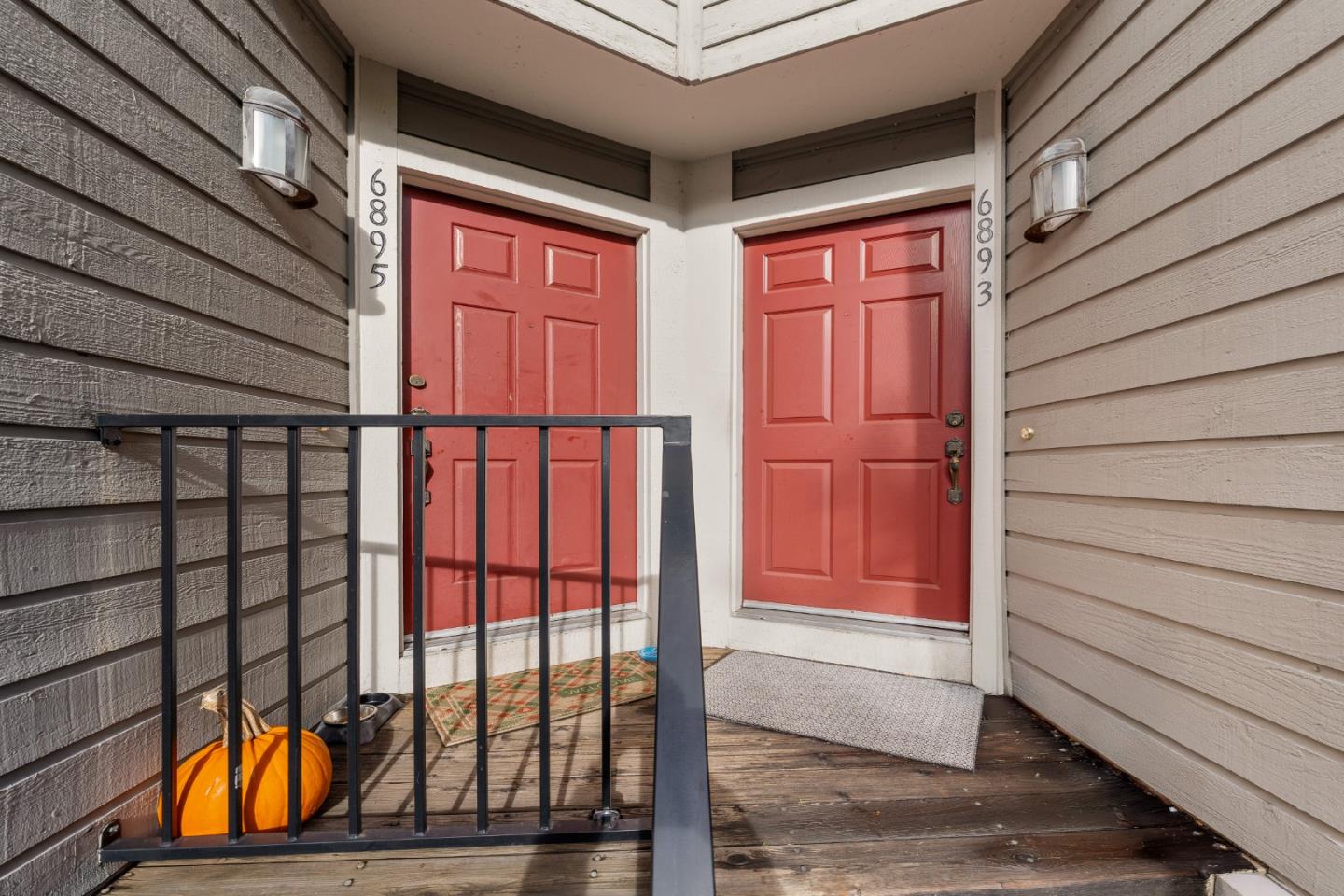 Detail Gallery Image 2 of 38 For 6893 Chantel Ct, San Jose,  CA 95129 - 2 Beds | 2 Baths