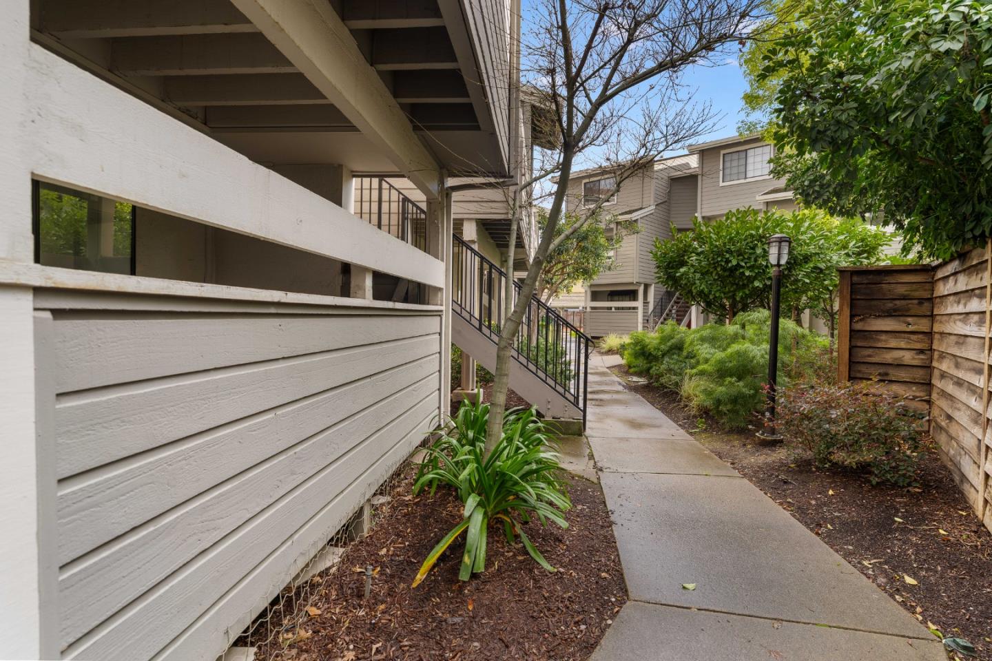 Detail Gallery Image 4 of 38 For 6893 Chantel Ct, San Jose,  CA 95129 - 2 Beds | 2 Baths