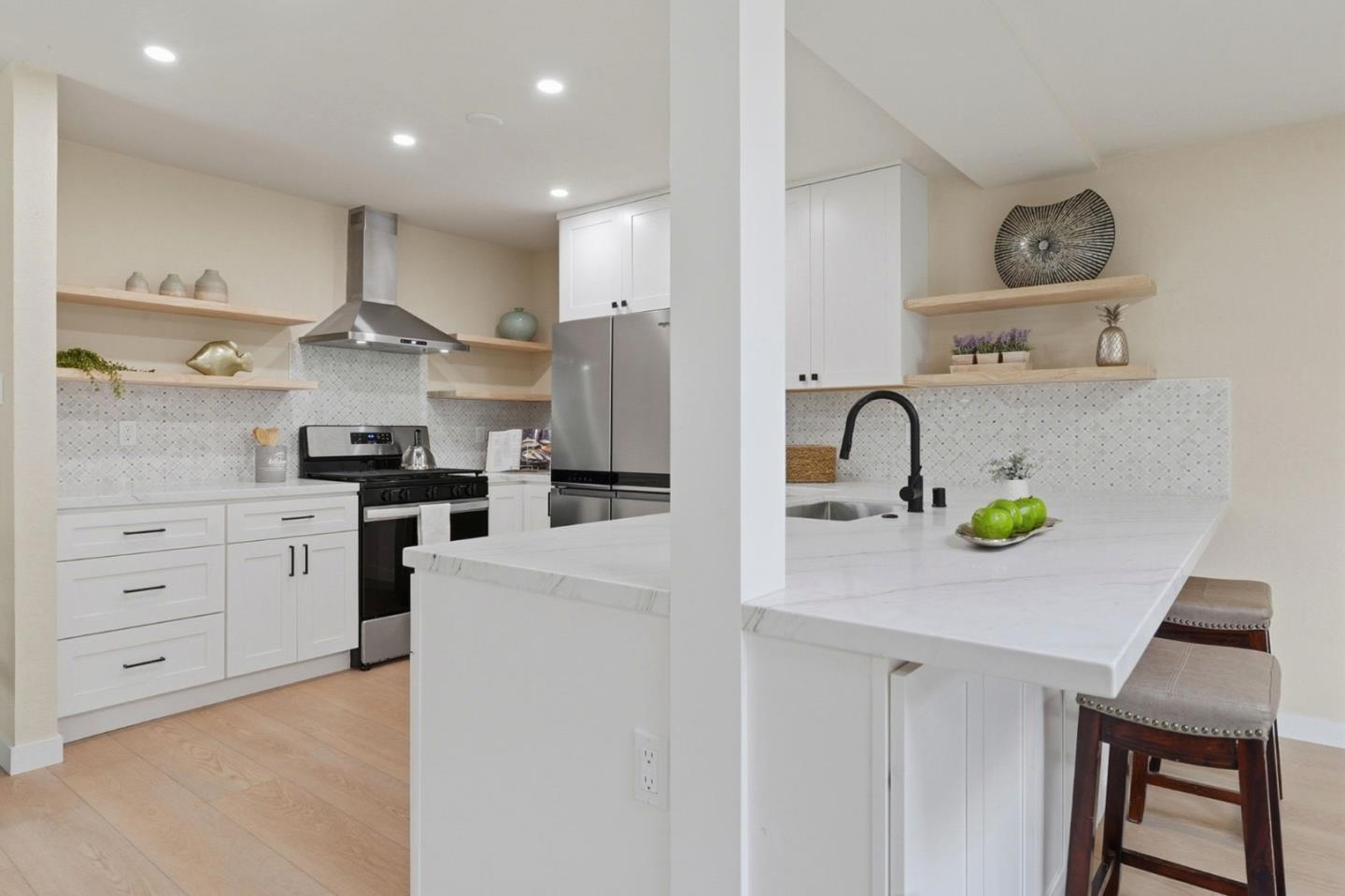 Detail Gallery Image 13 of 34 For 1540 Newbridge Ave, San Mateo,  CA 94401 - 3 Beds | 2 Baths