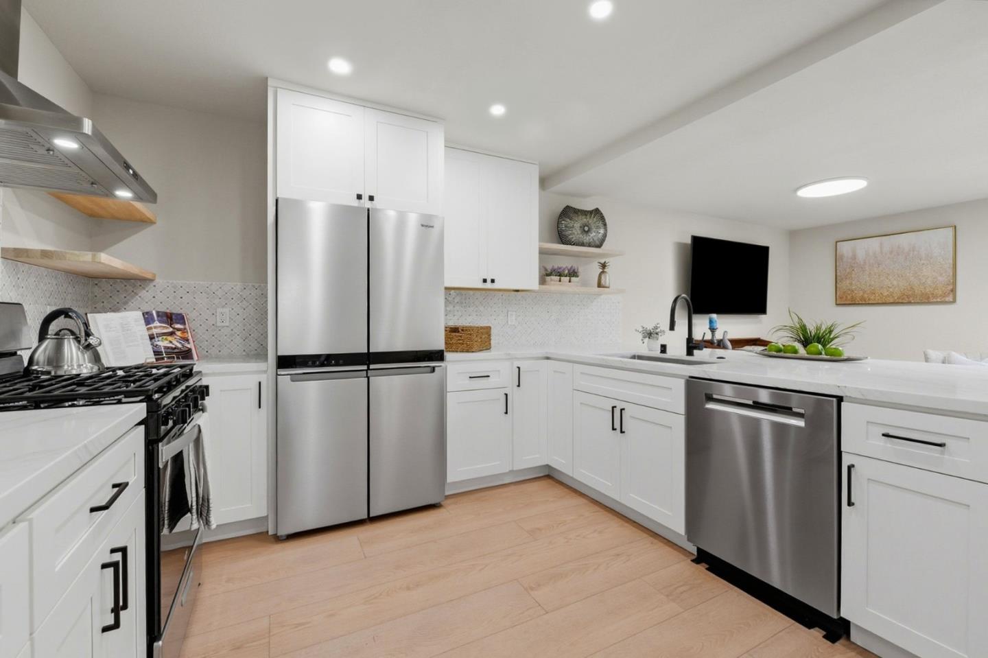 Detail Gallery Image 15 of 34 For 1540 Newbridge Ave, San Mateo,  CA 94401 - 3 Beds | 2 Baths