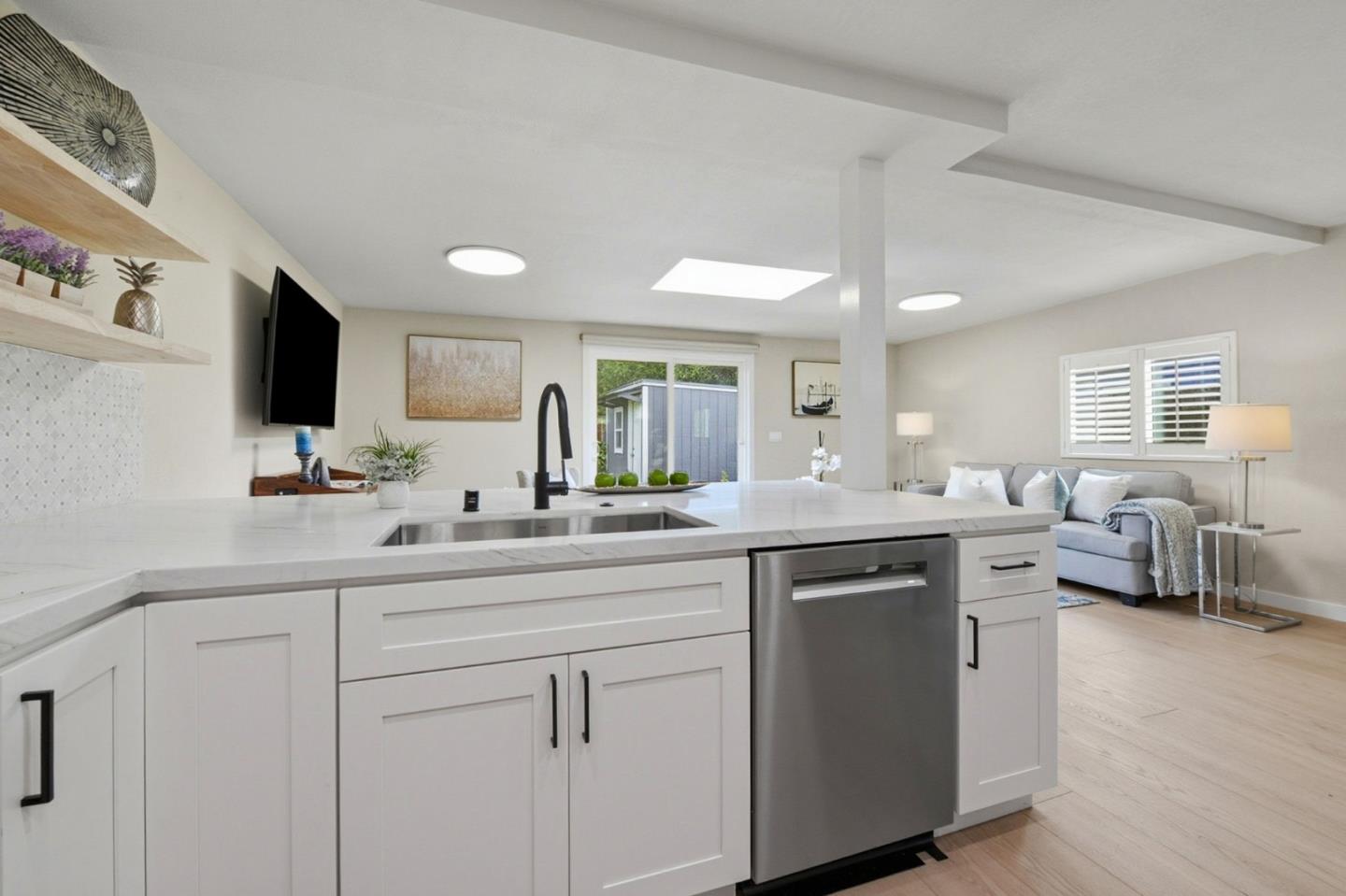 Detail Gallery Image 16 of 34 For 1540 Newbridge Ave, San Mateo,  CA 94401 - 3 Beds | 2 Baths