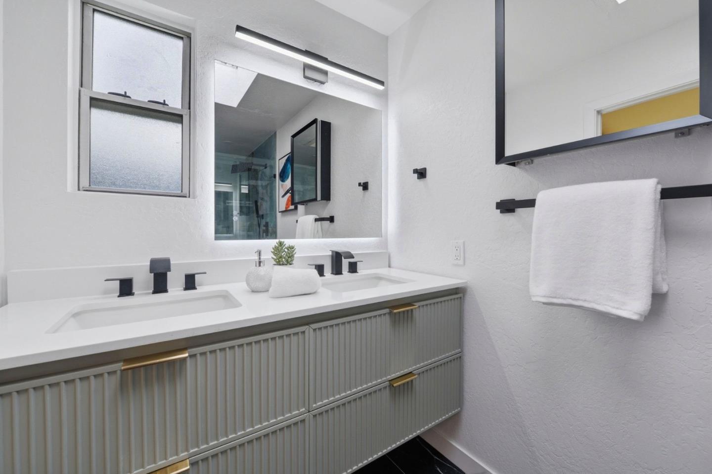 Detail Gallery Image 25 of 34 For 1540 Newbridge Ave, San Mateo,  CA 94401 - 3 Beds | 2 Baths