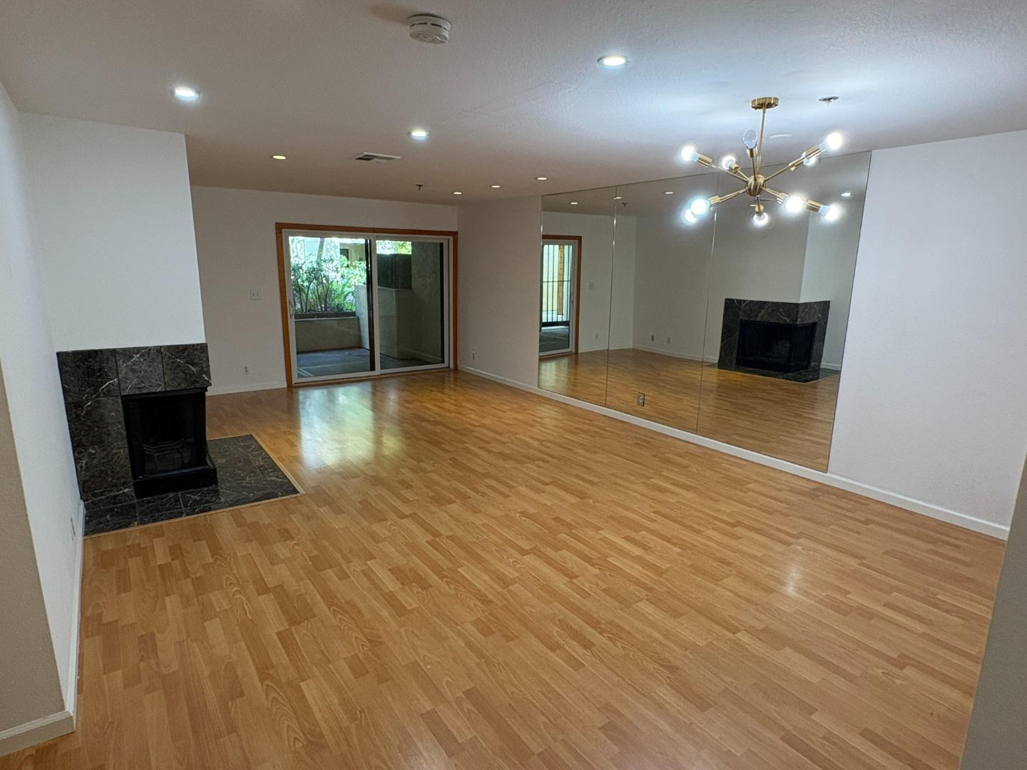 Detail Gallery Image 14 of 27 For 153 California Ave #F101,  Palo Alto,  CA 94306 - 2 Beds | 2 Baths