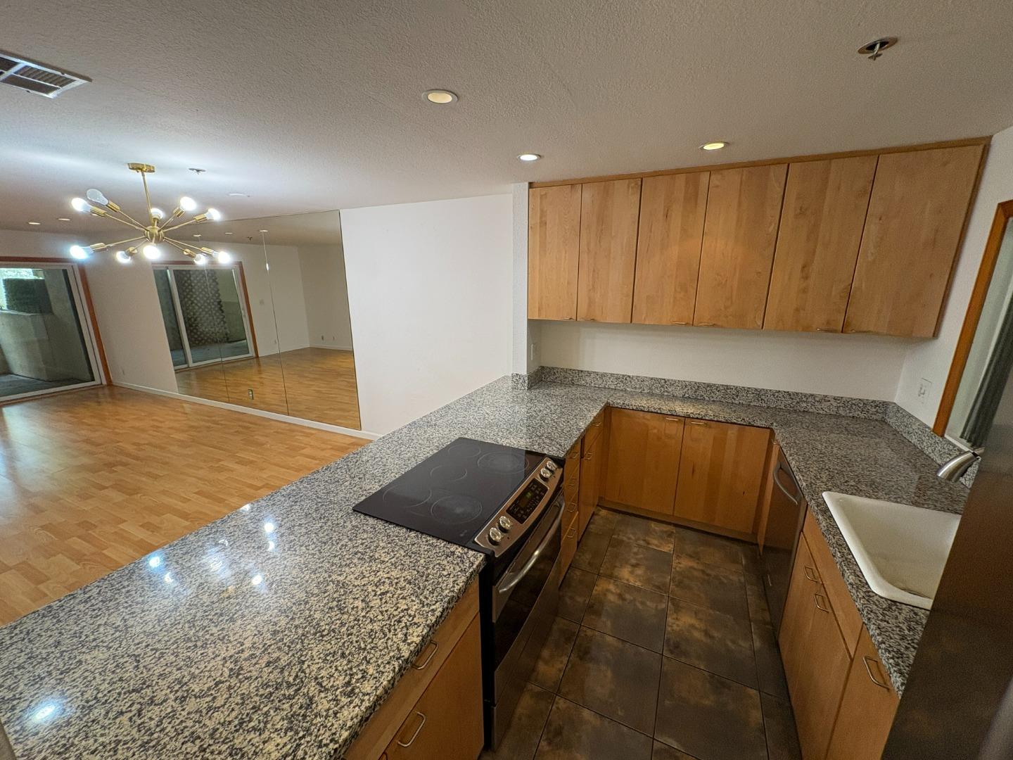 Detail Gallery Image 17 of 27 For 153 California Ave #F101,  Palo Alto,  CA 94306 - 2 Beds | 2 Baths