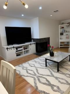 Detail Gallery Image 2 of 13 For 153 California Ave #F101,  Palo Alto,  CA 94306 - 2 Beds | 2 Baths