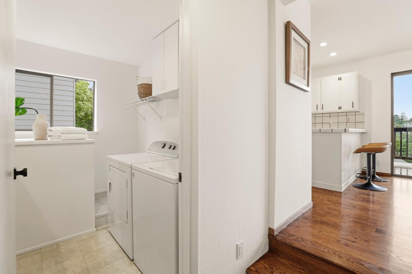 Detail Gallery Image 15 of 29 For 1816 Oak Knoll Dr, Belmont,  CA 94002 - 3 Beds | 2/1 Baths