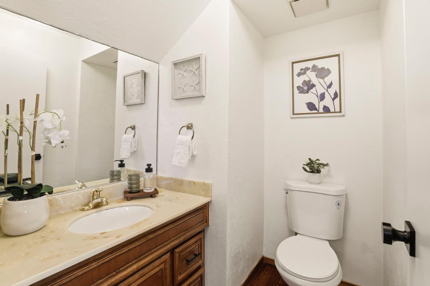 Detail Gallery Image 19 of 29 For 1816 Oak Knoll Dr, Belmont,  CA 94002 - 3 Beds | 2/1 Baths