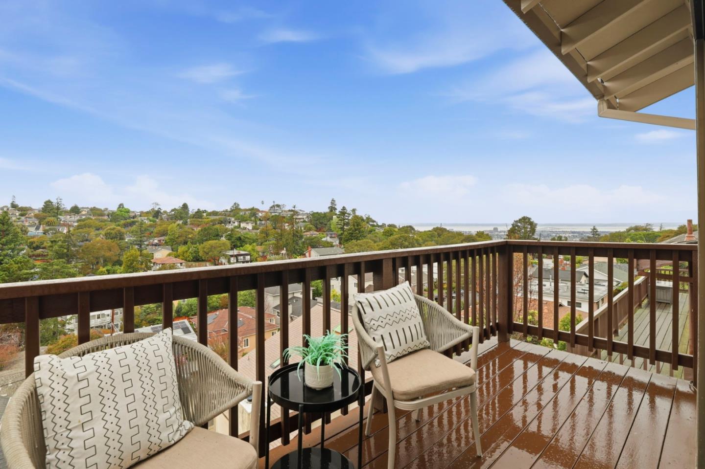 Detail Gallery Image 20 of 29 For 1816 Oak Knoll Dr, Belmont,  CA 94002 - 3 Beds | 2/1 Baths