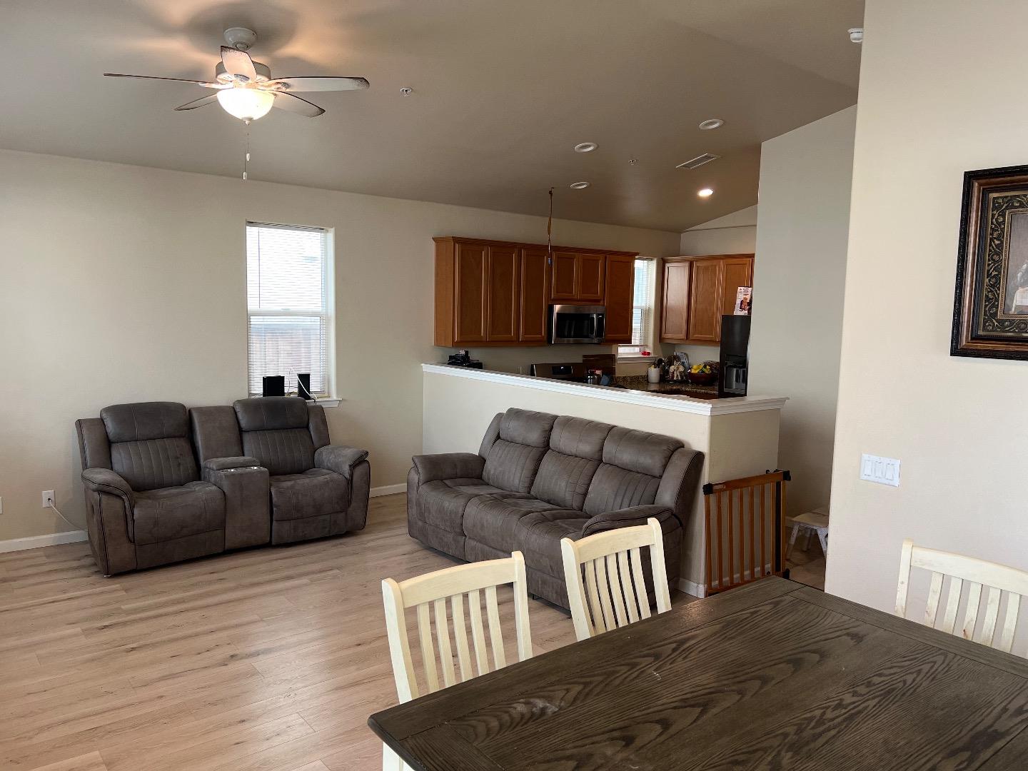 Detail Gallery Image 6 of 8 For 22 Birch Hill Way, Greenfield,  CA 93927 - 3 Beds | 2 Baths