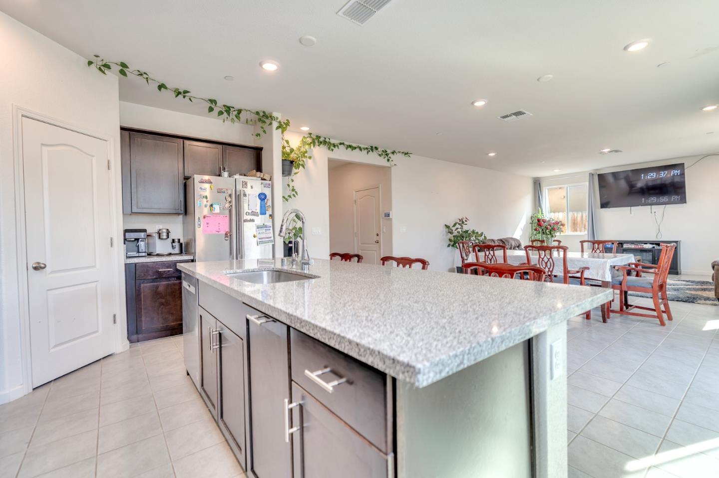 Detail Gallery Image 11 of 47 For 341 Manchester Dr, Los Banos,  CA 93635 - 4 Beds | 3 Baths