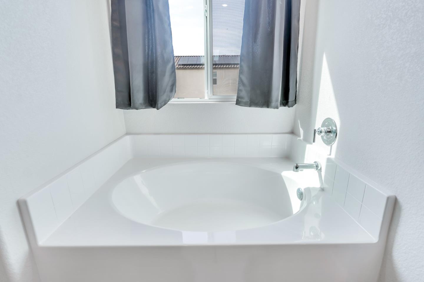 Detail Gallery Image 22 of 47 For 341 Manchester Dr, Los Banos,  CA 93635 - 4 Beds | 3 Baths