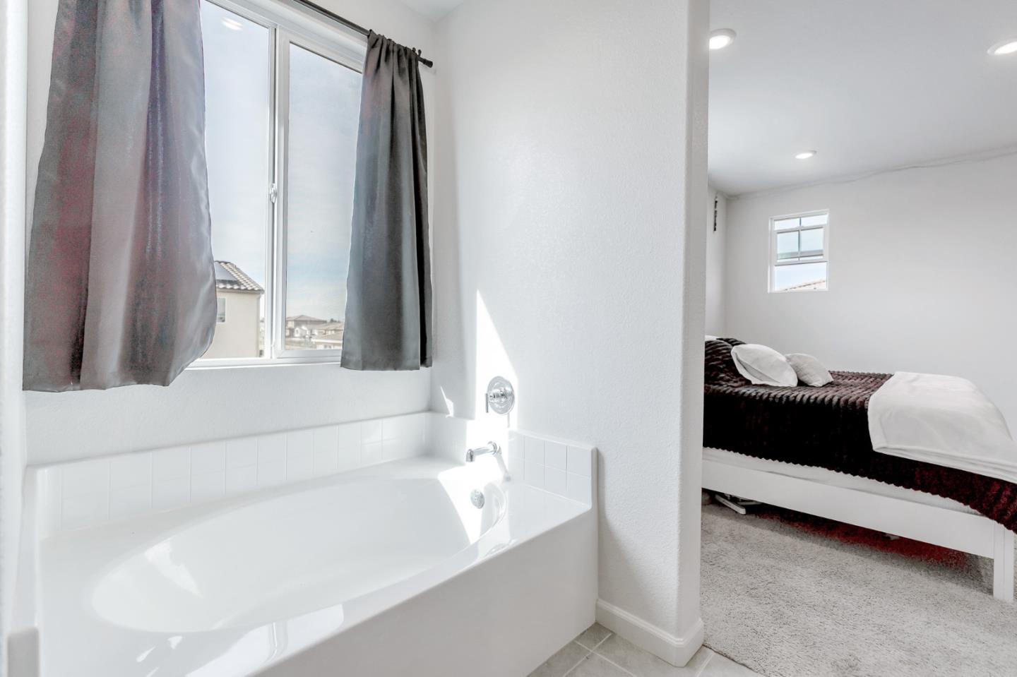 Detail Gallery Image 23 of 47 For 341 Manchester Dr, Los Banos,  CA 93635 - 4 Beds | 3 Baths