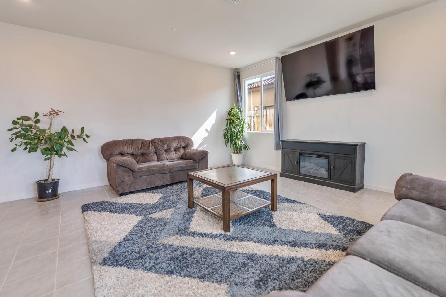 Detail Gallery Image 5 of 47 For 341 Manchester Dr, Los Banos,  CA 93635 - 4 Beds | 3 Baths