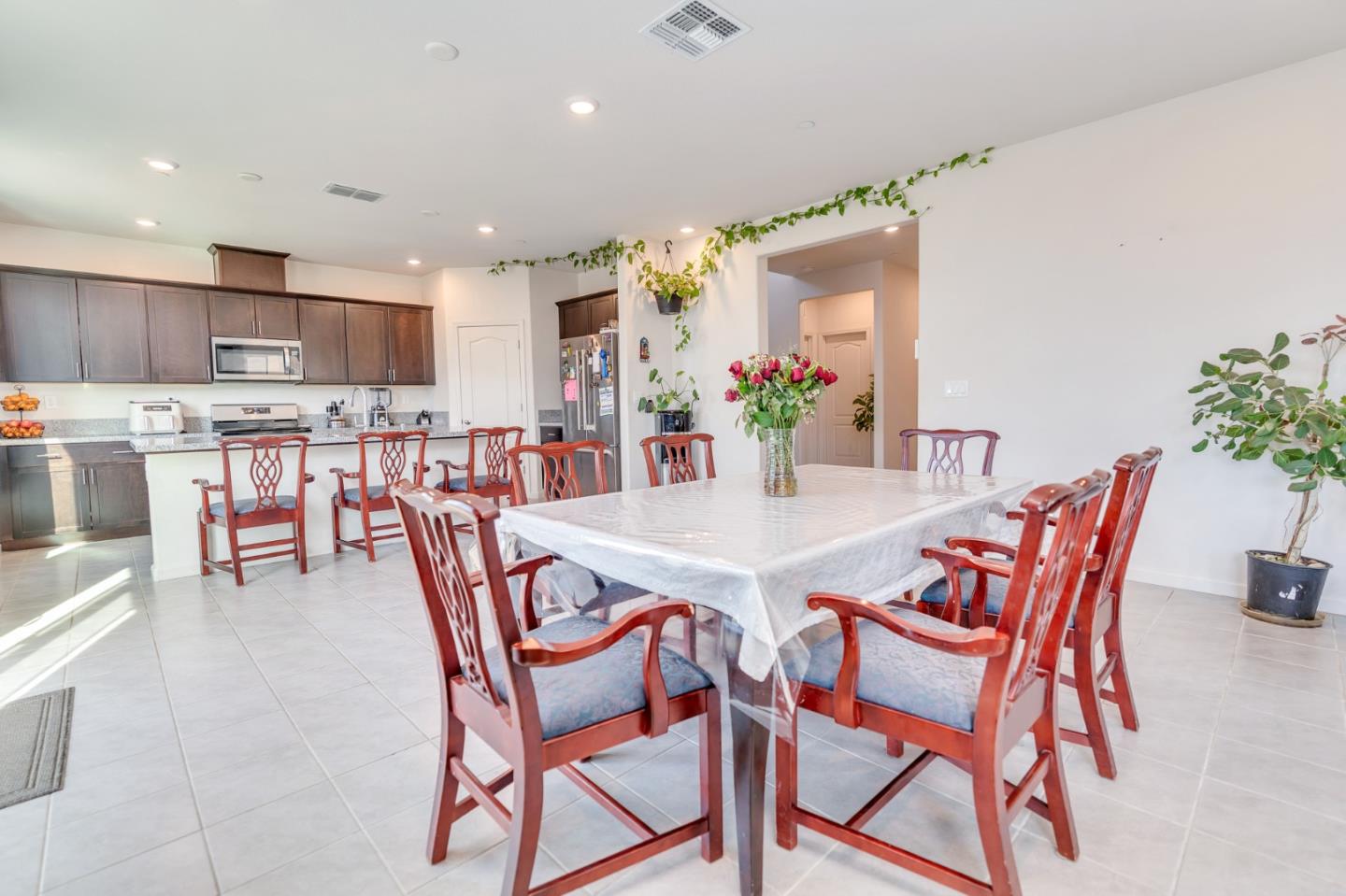 Detail Gallery Image 8 of 47 For 341 Manchester Dr, Los Banos,  CA 93635 - 4 Beds | 3 Baths