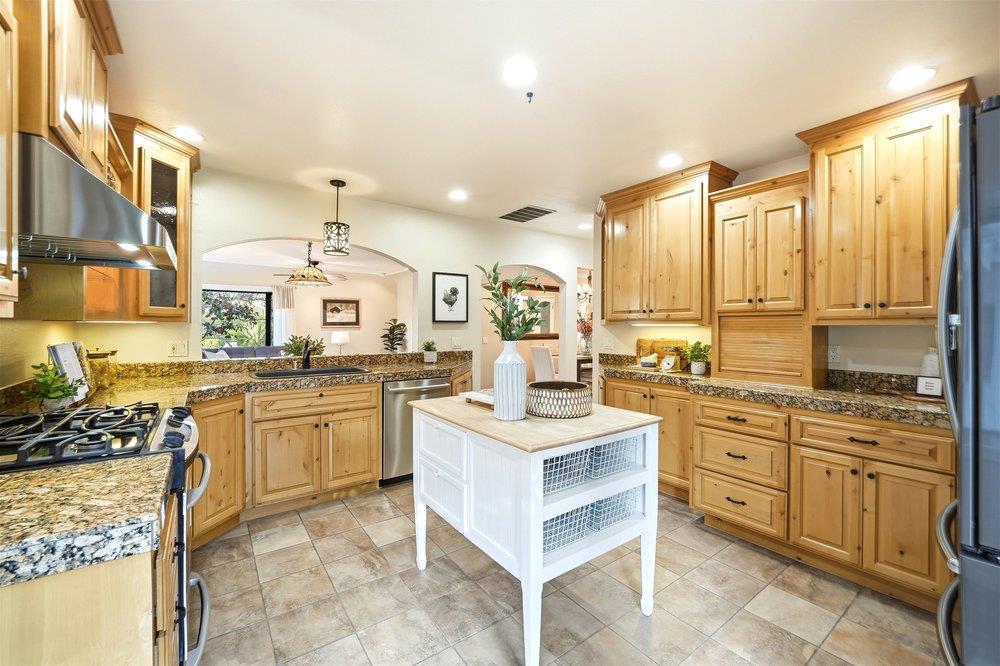 Detail Gallery Image 5 of 44 For 17235 Hill Rd, Morgan Hill,  CA 95037 - 3 Beds | 2 Baths